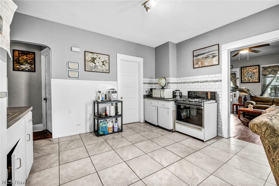 6808 Lansing Avenue Cleveland OH 44105