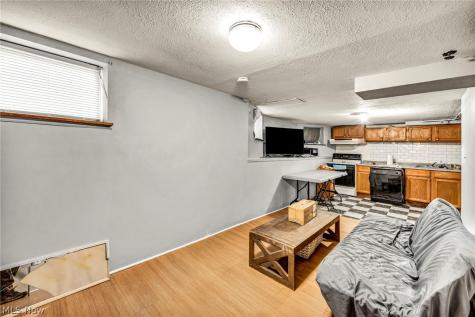 6808 Lansing Avenue Cleveland OH 44105