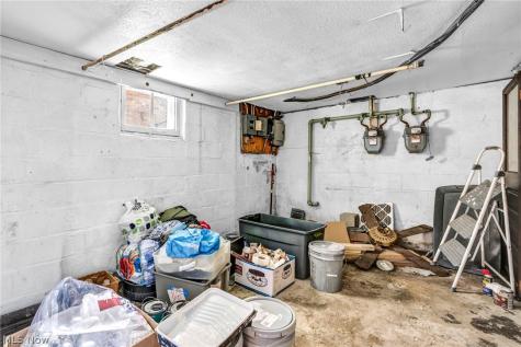 6808 Lansing Avenue Cleveland OH 44105