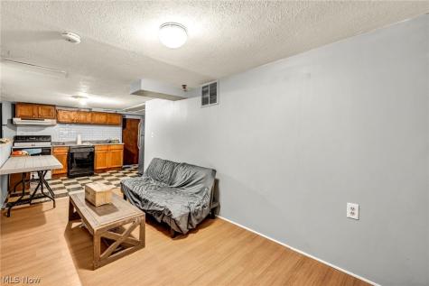 6808 Lansing Avenue Cleveland OH 44105