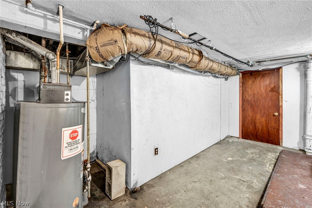 6808 Lansing Avenue Cleveland OH 44105