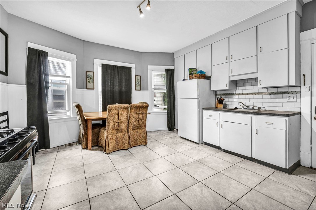 6808 Lansing Avenue Cleveland OH 44105