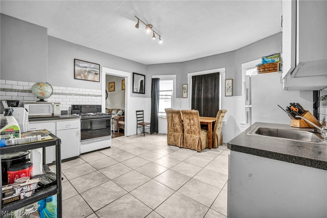 6808 Lansing Avenue Cleveland OH 44105