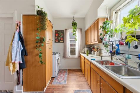 1432 W 110th Street Cleveland OH 44102