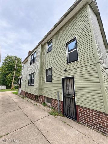 15814 Parkgrove Avenue Cleveland OH 44110