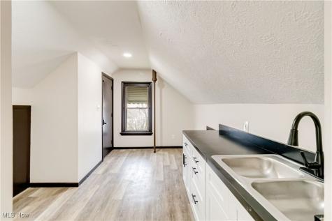 3272 W 88th Street Cleveland OH 44102