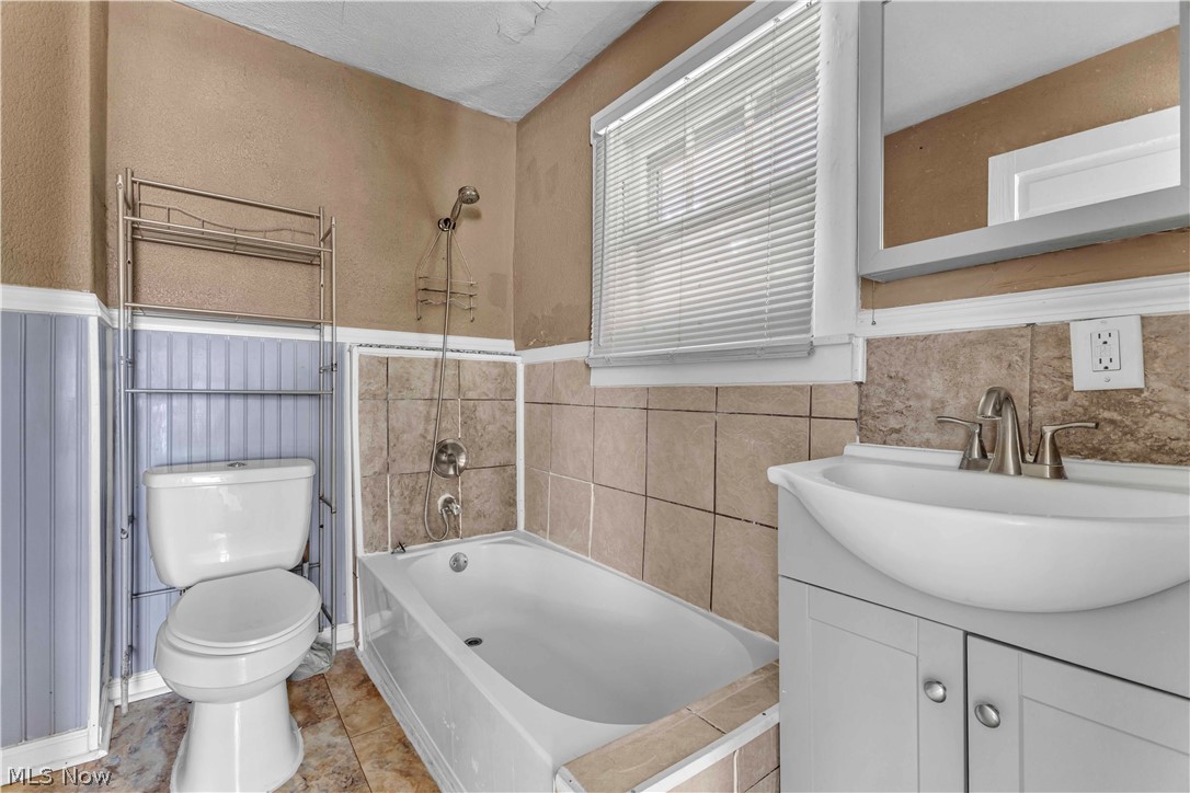 422 5th Street Struthers OH 44471