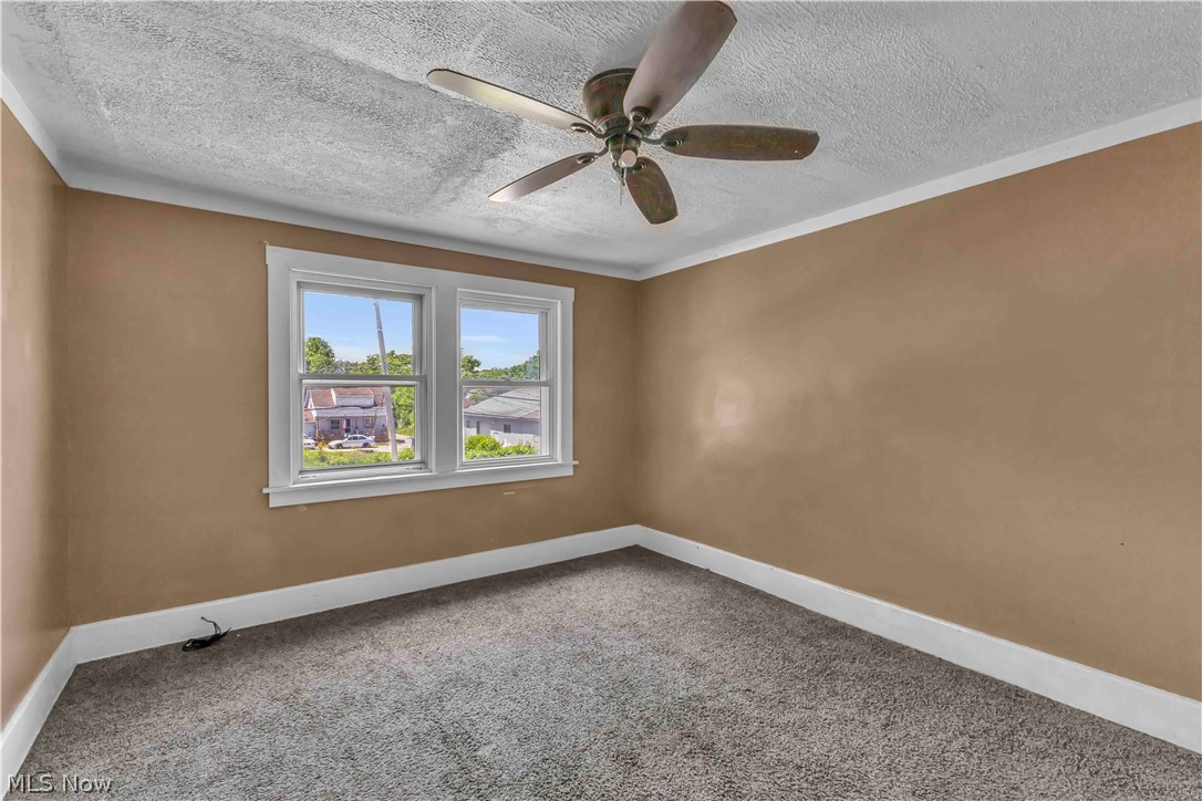 422 5th Street Struthers OH 44471