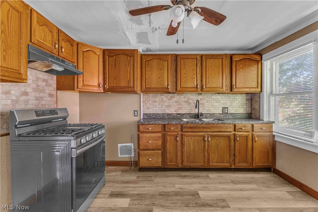 422 5th Street Struthers OH 44471