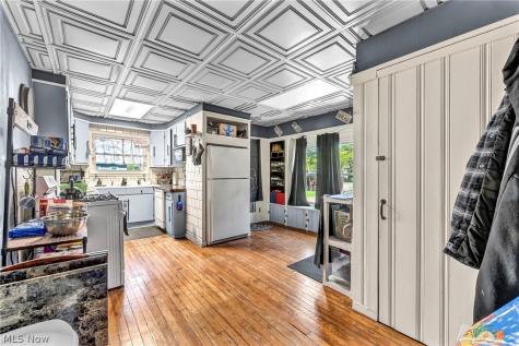 3032-3034 West Boulevard Cleveland OH 44111