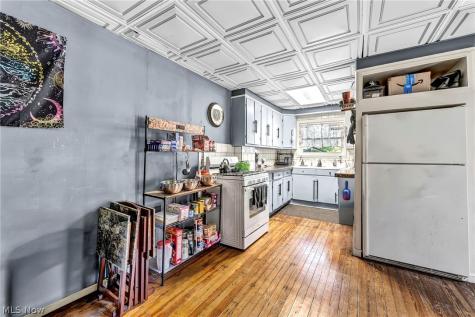 3032-3034 West Boulevard Cleveland OH 44111