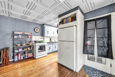 3032-3034 West Boulevard Cleveland OH 44111