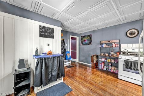 3032-3034 West Boulevard Cleveland OH 44111