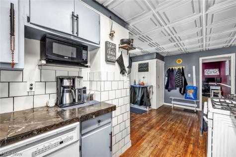 3032-3034 West Boulevard Cleveland OH 44111