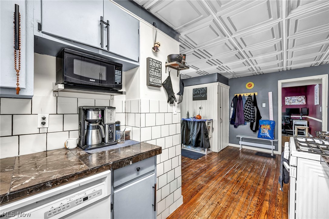 3032-3034 West Boulevard Cleveland OH 44111
