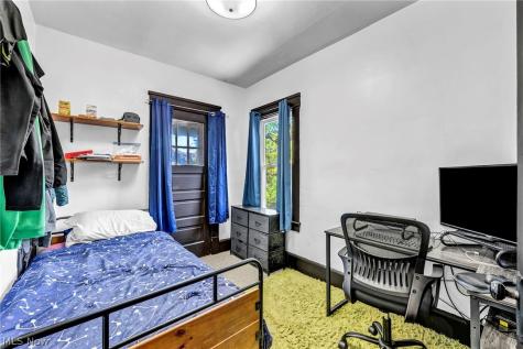 3032-3034 West Boulevard Cleveland OH 44111