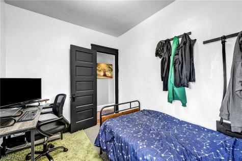 3032-3034 West Boulevard Cleveland OH 44111