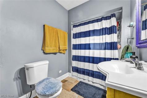 3032-3034 West Boulevard Cleveland OH 44111