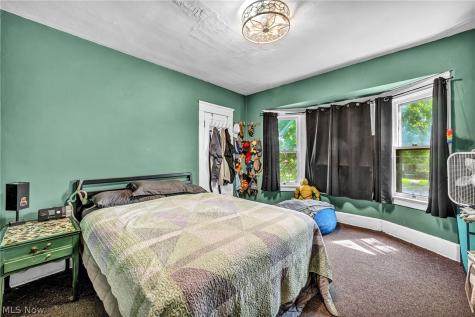 3032-3034 West Boulevard Cleveland OH 44111