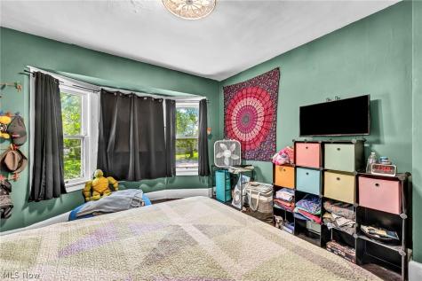 3032-3034 West Boulevard Cleveland OH 44111
