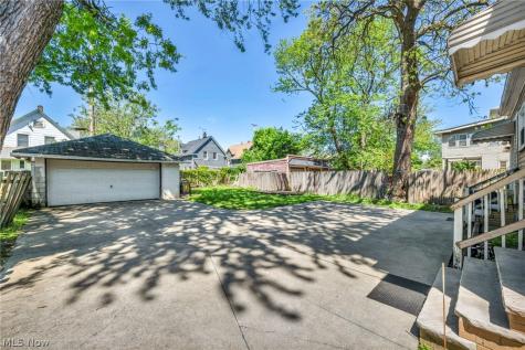 3032-3034 West Boulevard Cleveland OH 44111