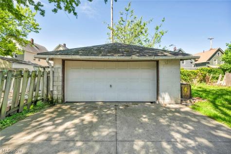 3032-3034 West Boulevard Cleveland OH 44111