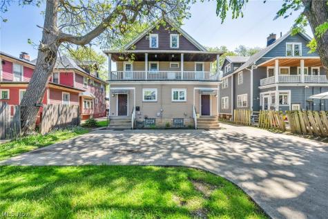 3032-3034 West Boulevard Cleveland OH 44111