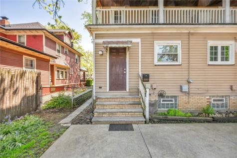 3032-3034 West Boulevard Cleveland OH 44111
