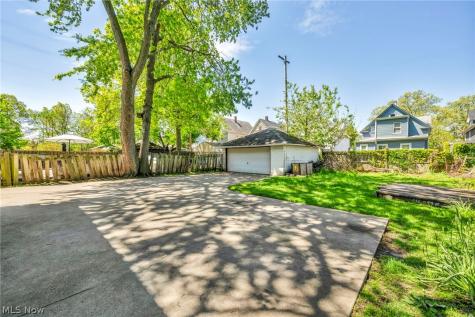 3032-3034 West Boulevard Cleveland OH 44111