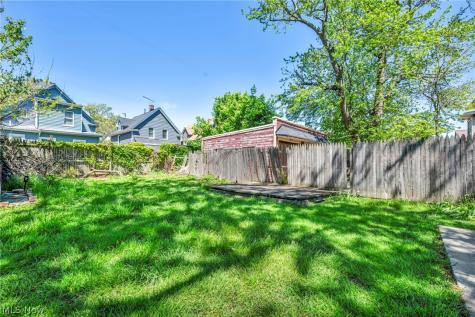3032-3034 West Boulevard Cleveland OH 44111