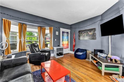 3032-3034 West Boulevard Cleveland OH 44111
