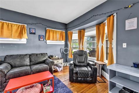 3032-3034 West Boulevard Cleveland OH 44111