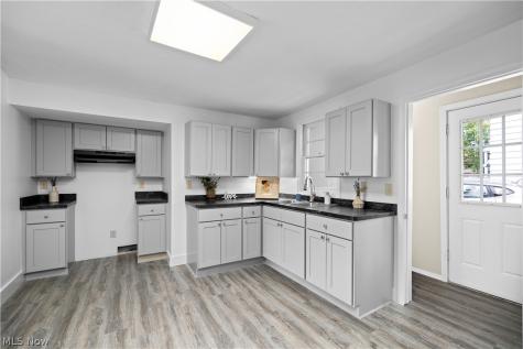 2054 Magee Street Lakewood OH 44107