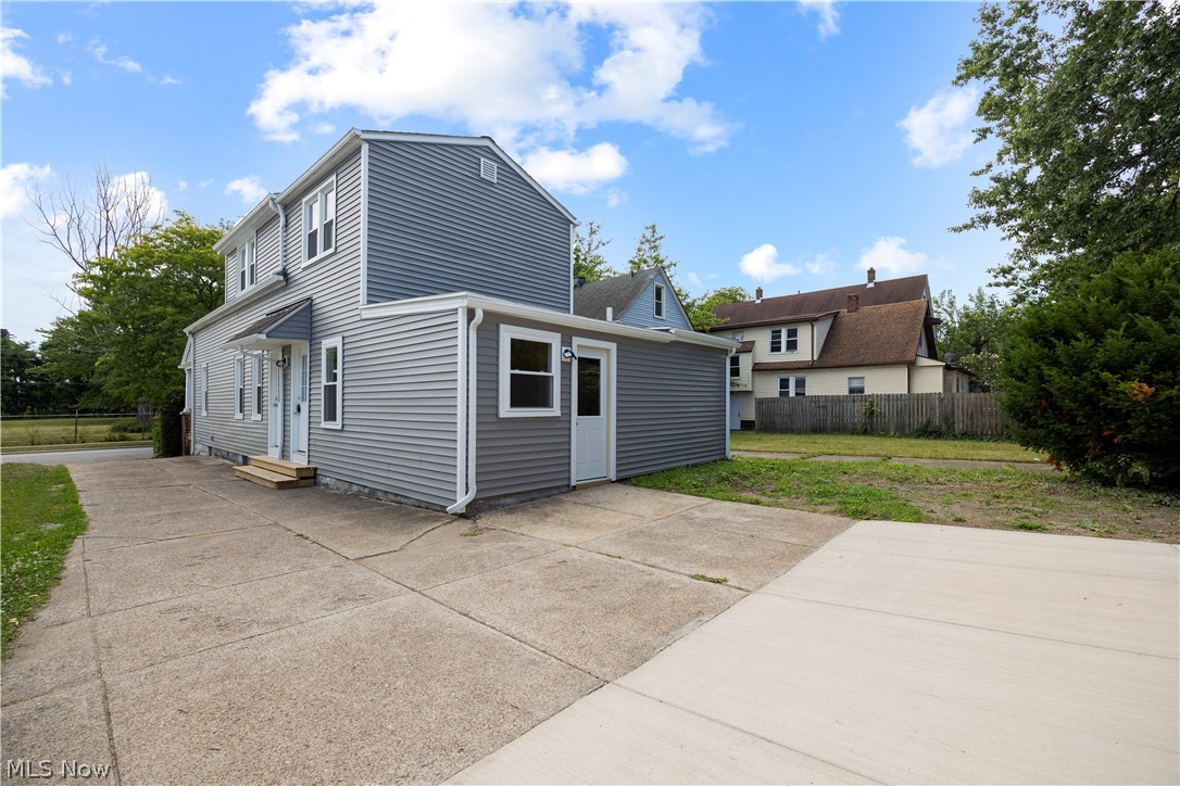 2054 Magee Street Lakewood OH 44107