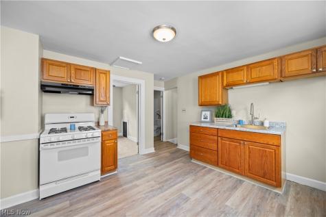 2054 Magee Street Lakewood OH 44107