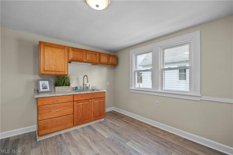 2054 Magee Street Lakewood OH 44107