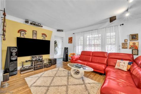 2076 Wascana Avenue Lakewood OH 44107
