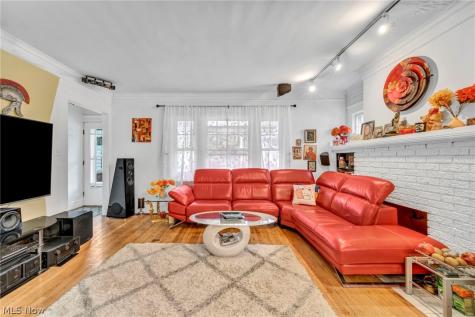 2076 Wascana Avenue Lakewood OH 44107
