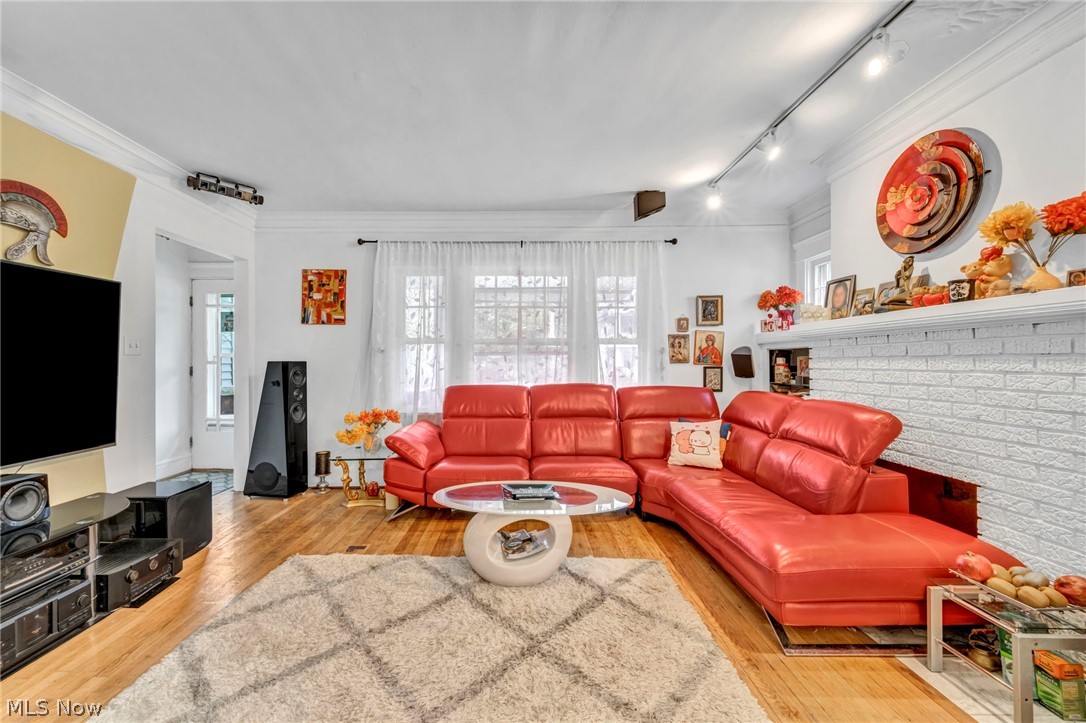 2076 Wascana Avenue Lakewood OH 44107