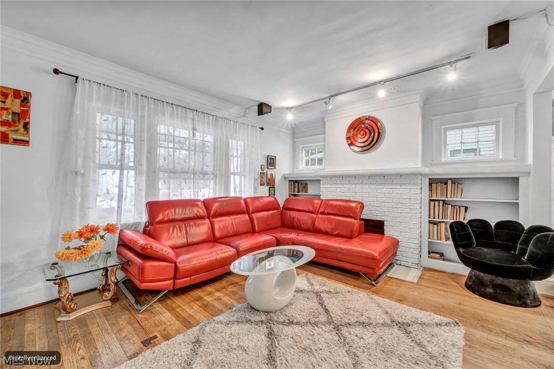 2076 Wascana Avenue Lakewood OH 44107