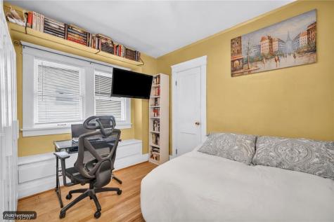 2076 Wascana Avenue Lakewood OH 44107