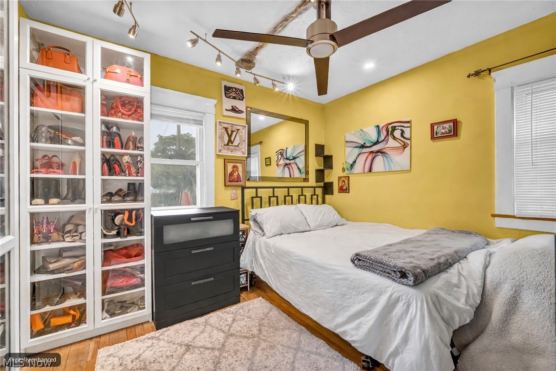2076 Wascana Avenue Lakewood OH 44107