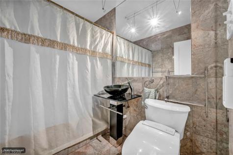 2076 Wascana Avenue Lakewood OH 44107
