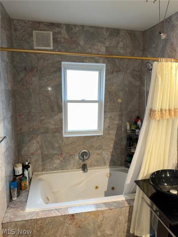 2076 Wascana Avenue Lakewood OH 44107