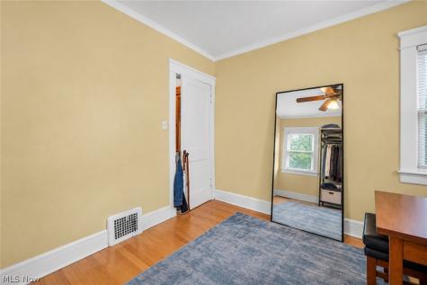 2076 Wascana Avenue Lakewood OH 44107