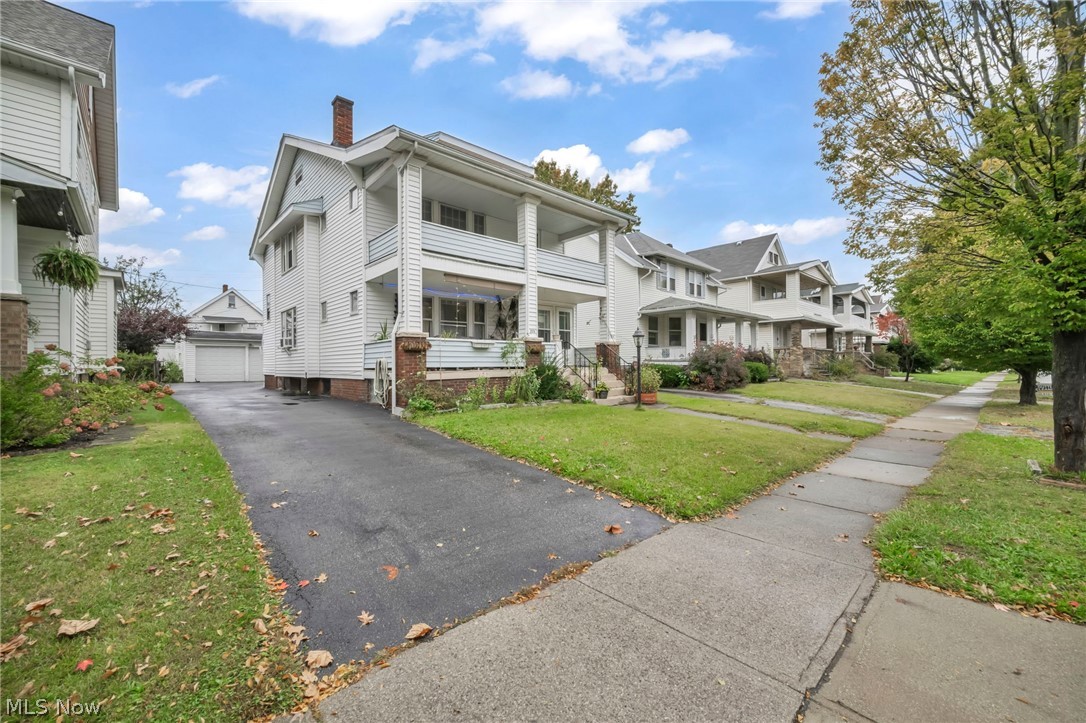2076 Wascana Avenue Lakewood OH 44107