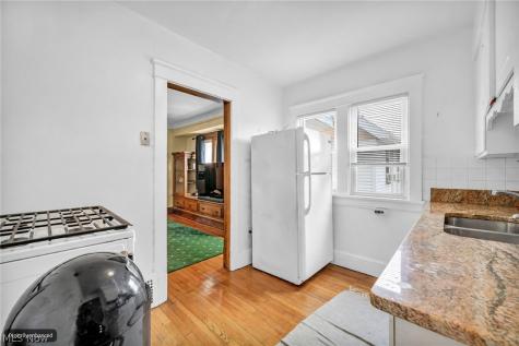 2076 Wascana Avenue Lakewood OH 44107