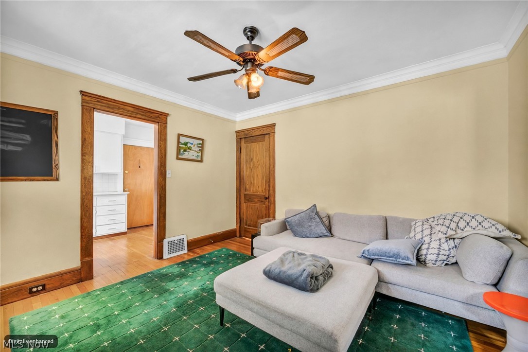 2076 Wascana Avenue Lakewood OH 44107