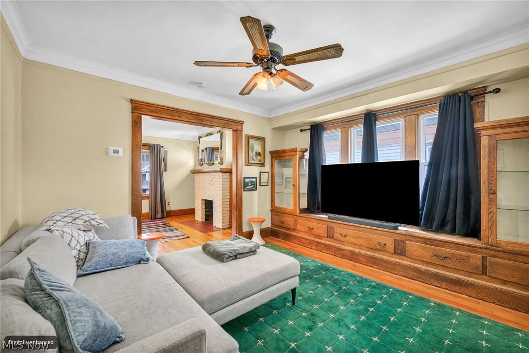 2076 Wascana Avenue Lakewood OH 44107