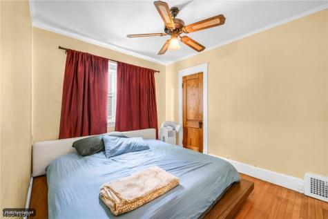 2076 Wascana Avenue Lakewood OH 44107